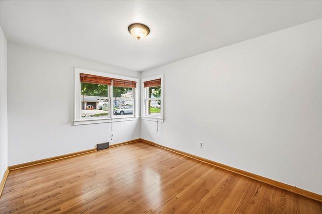 4432 W Howard AVENUE, Milwaukee, WI 53220