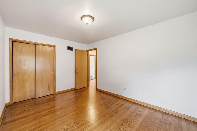 4432 W Howard AVENUE, Milwaukee, WI 53220