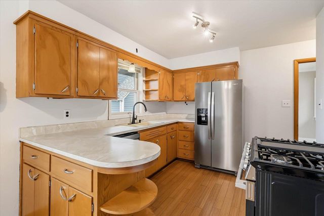 4432 W Howard AVENUE, Milwaukee, WI 53220