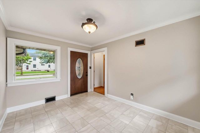 4432 W Howard AVENUE, Milwaukee, WI 53220