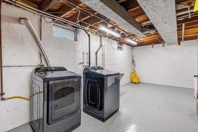 4432 W Howard AVENUE, Milwaukee, WI 53220