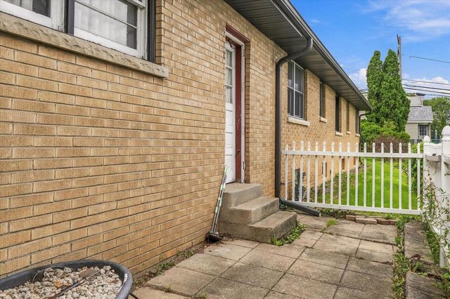 4432 W Howard AVENUE, Milwaukee, WI 53220