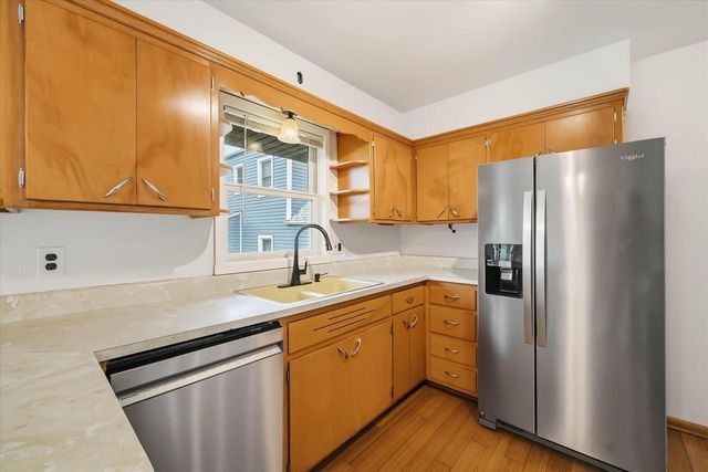 4432 W Howard AVENUE, Milwaukee, WI 53220