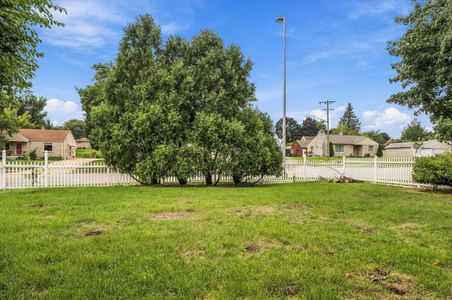4432 W Howard AVENUE, Milwaukee, WI 53220
