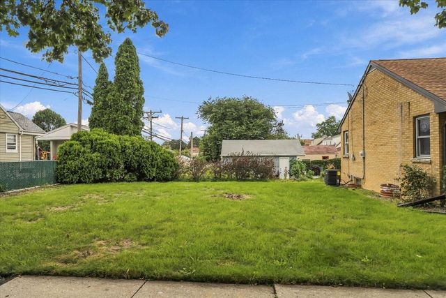 4432 W Howard AVENUE, Milwaukee, WI 53220