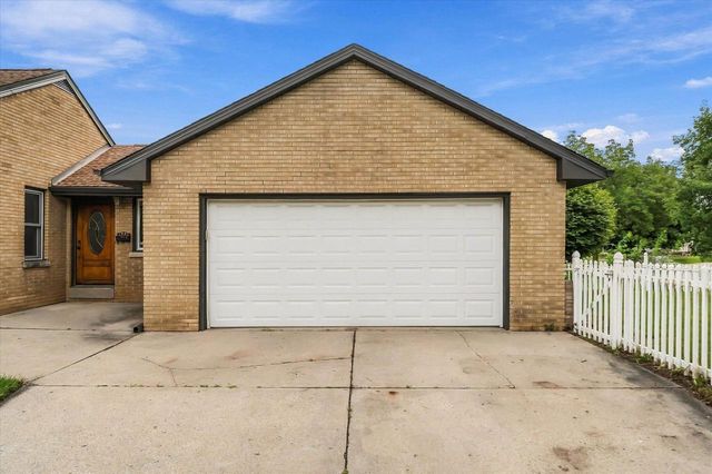 4432 W Howard AVENUE, Milwaukee, WI 53220