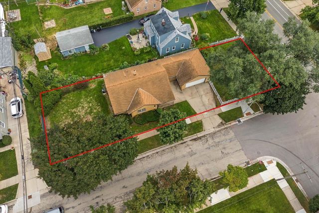 4432 W Howard AVENUE, Milwaukee, WI 53220