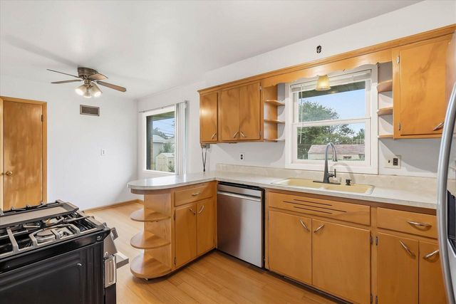 4432 W Howard AVENUE, Milwaukee, WI 53220