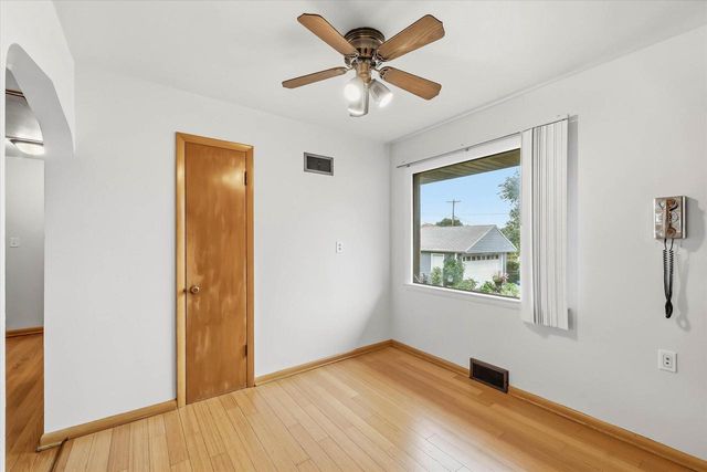 4432 W Howard AVENUE, Milwaukee, WI 53220