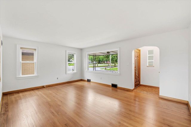4432 W Howard AVENUE, Milwaukee, WI 53220