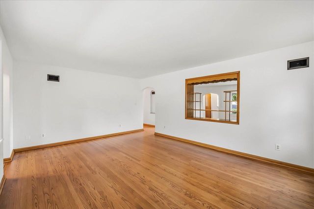 4432 W Howard AVENUE, Milwaukee, WI 53220
