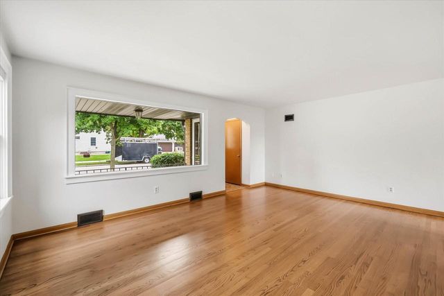 4432 W Howard AVENUE, Milwaukee, WI 53220