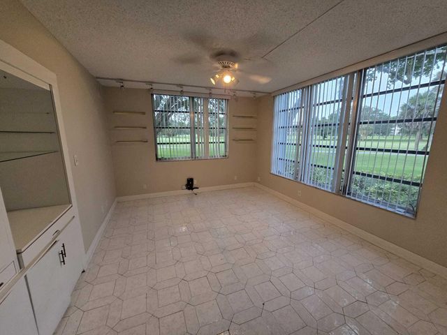 3800 OAKS CLUBHOUSE Drive 112, Pompano Beach, FL 33069