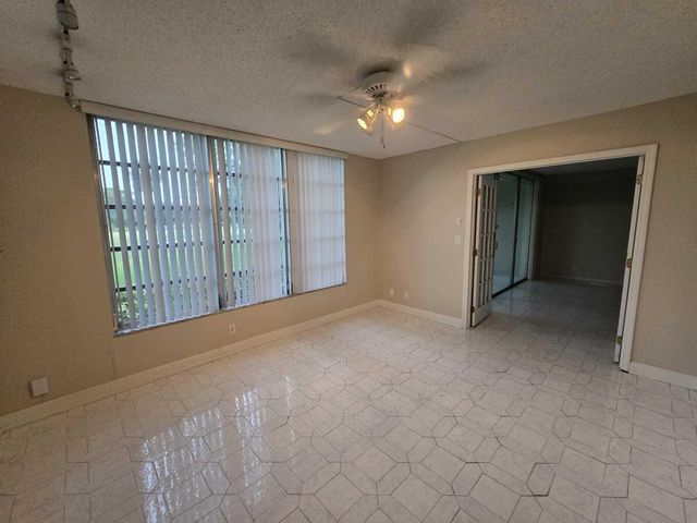 3800 OAKS CLUBHOUSE Drive 112, Pompano Beach, FL 33069