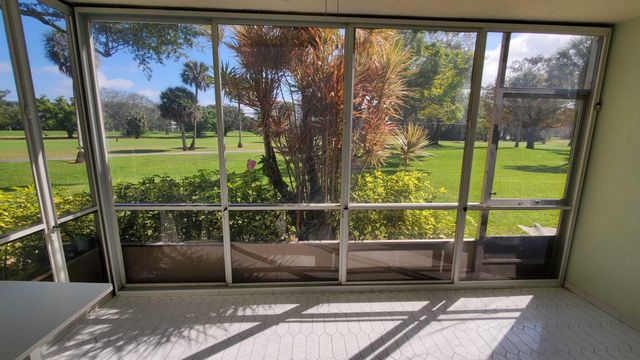 3800 OAKS CLUBHOUSE Drive 112, Pompano Beach, FL 33069