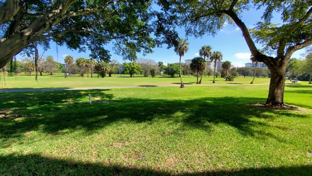 3800 OAKS CLUBHOUSE Drive 112, Pompano Beach, FL 33069