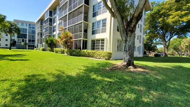 3800 OAKS CLUBHOUSE Drive 112, Pompano Beach, FL 33069
