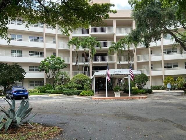3800 OAKS CLUBHOUSE Drive 112, Pompano Beach, FL 33069