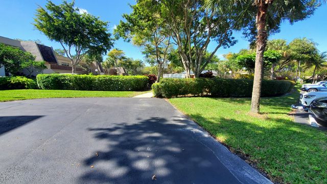 3800 OAKS CLUBHOUSE Drive 112, Pompano Beach, FL 33069