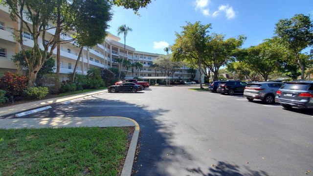 3800 OAKS CLUBHOUSE Drive 112, Pompano Beach, FL 33069