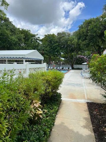 3800 OAKS CLUBHOUSE Drive 112, Pompano Beach, FL 33069