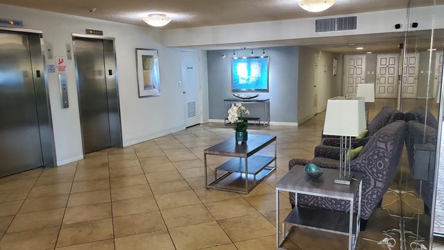 3800 OAKS CLUBHOUSE Drive 112, Pompano Beach, FL 33069