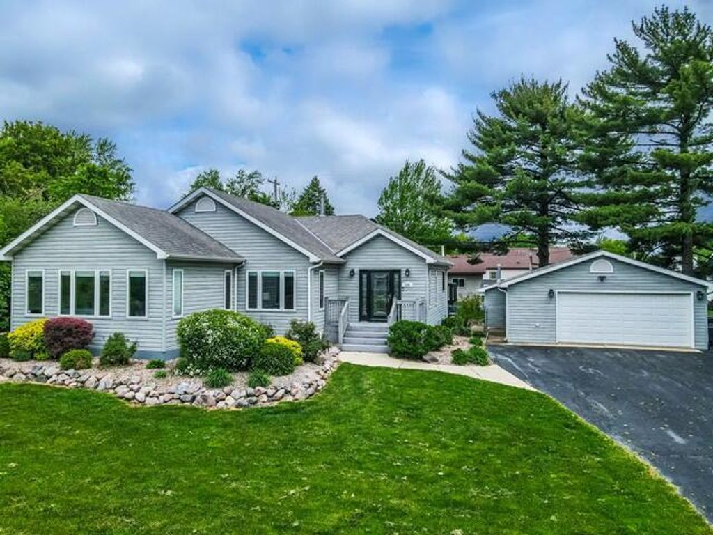 208 E Northwater STREET, Silver Lake, WI 53170