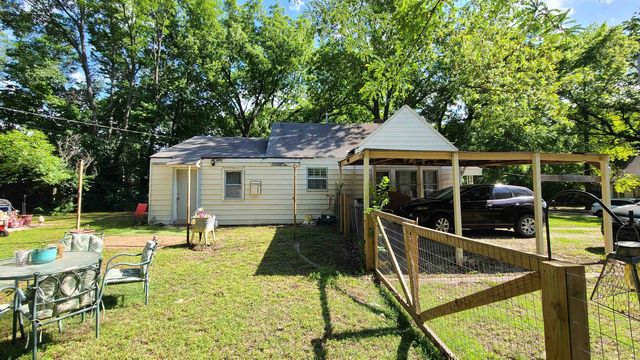 304 Minnesota St, Winfield, KS 67156