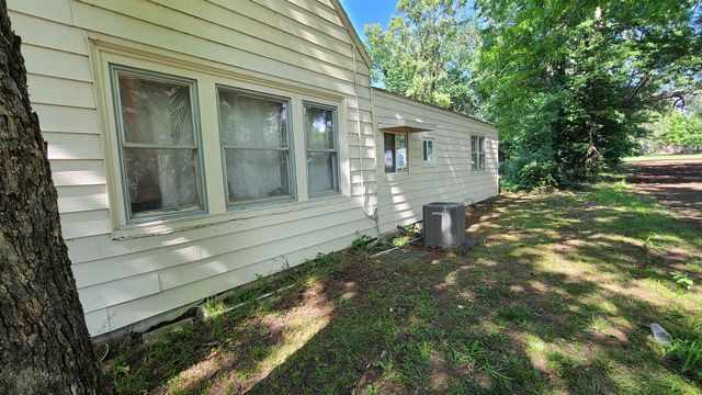 304 Minnesota St, Winfield, KS 67156