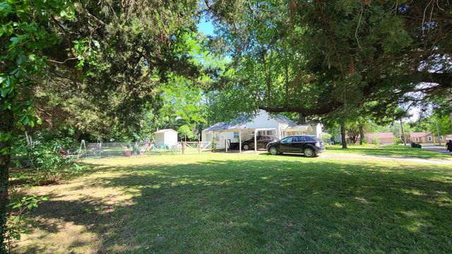 304 Minnesota St, Winfield, KS 67156