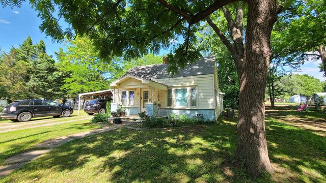 304 Minnesota St, Winfield, KS 67156