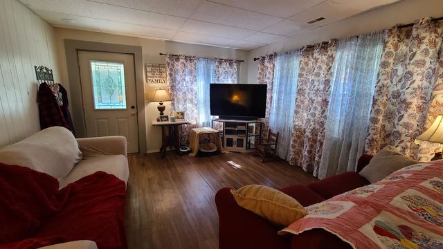 304 Minnesota St, Winfield, KS 67156