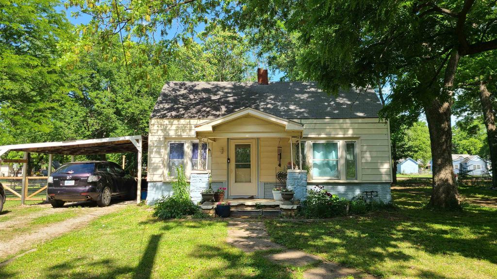 304 Minnesota St, Winfield, KS 67156