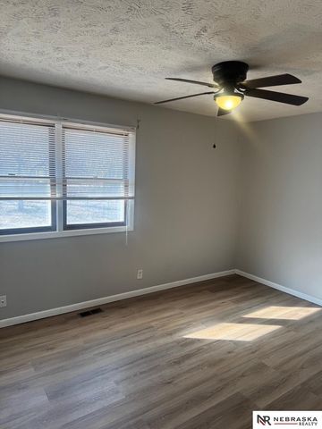 5811 Queens Drive, Lincoln, NE 68516