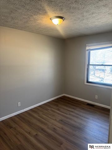 5811 Queens Drive, Lincoln, NE 68516