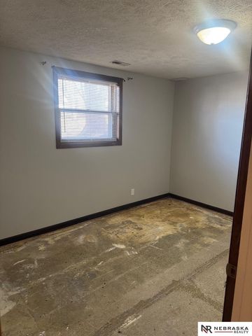 5811 Queens Drive, Lincoln, NE 68516