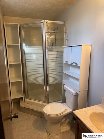 5811 Queens Drive, Lincoln, NE 68516