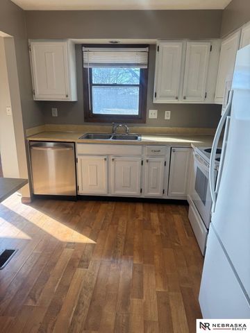 5811 Queens Drive, Lincoln, NE 68516