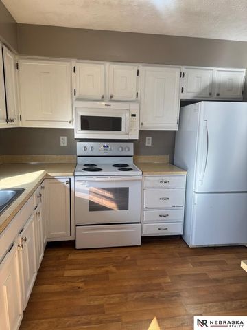 5811 Queens Drive, Lincoln, NE 68516