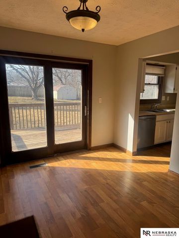 5811 Queens Drive, Lincoln, NE 68516