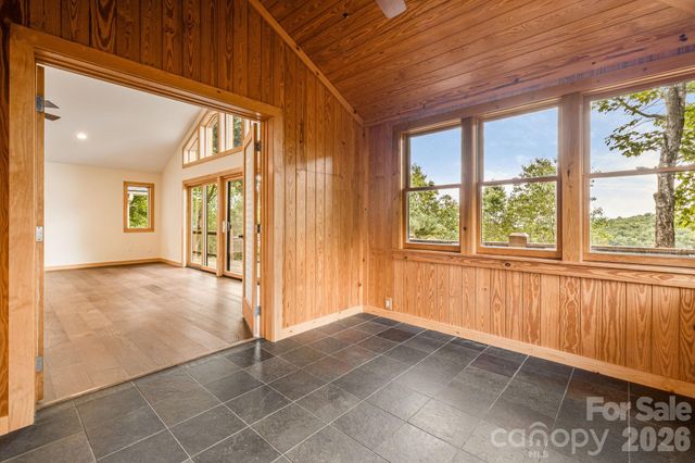 55 Glade Lane, Black Mountain, NC 28711