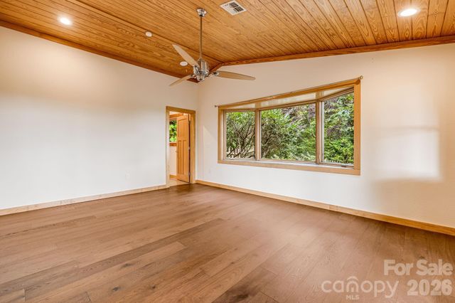 55 Glade Lane, Black Mountain, NC 28711