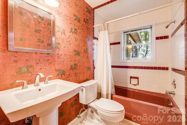 55 Glade Lane, Black Mountain, NC 28711