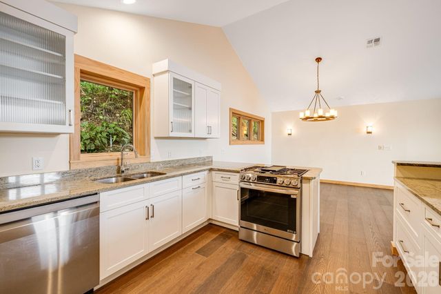 55 Glade Lane, Black Mountain, NC 28711