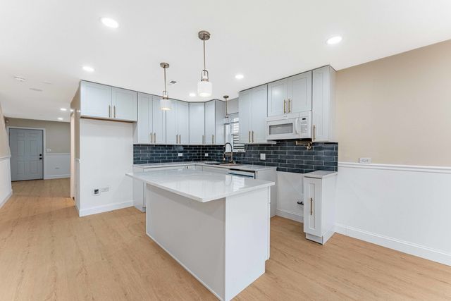 6615 S Normal Boulevard, Chicago, IL 60621