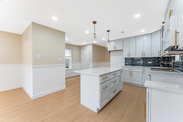 6615 S Normal Boulevard, Chicago, IL 60621