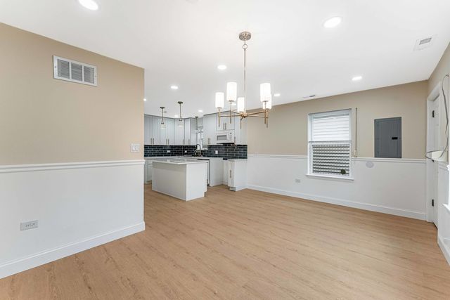 6615 S Normal Boulevard, Chicago, IL 60621