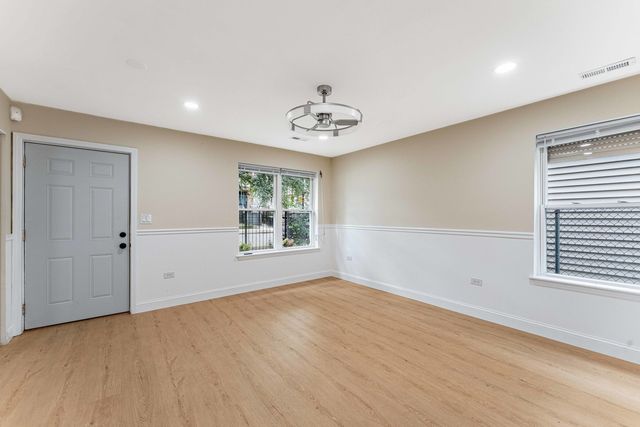 6615 S Normal Boulevard, Chicago, IL 60621