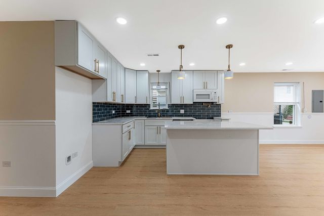 6615 S Normal Boulevard, Chicago, IL 60621