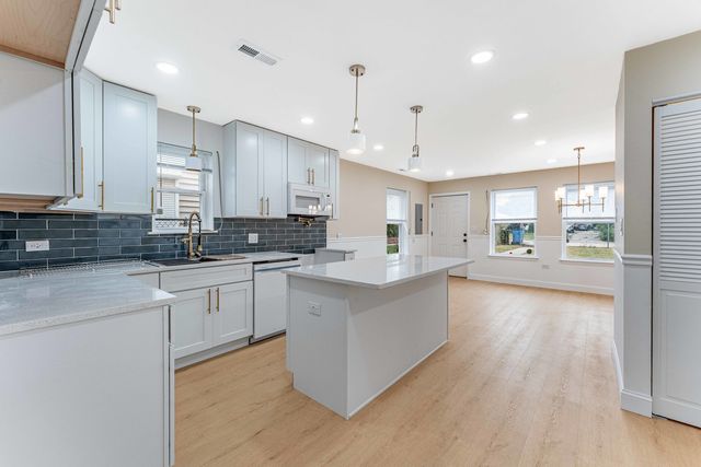 6615 S Normal Boulevard, Chicago, IL 60621